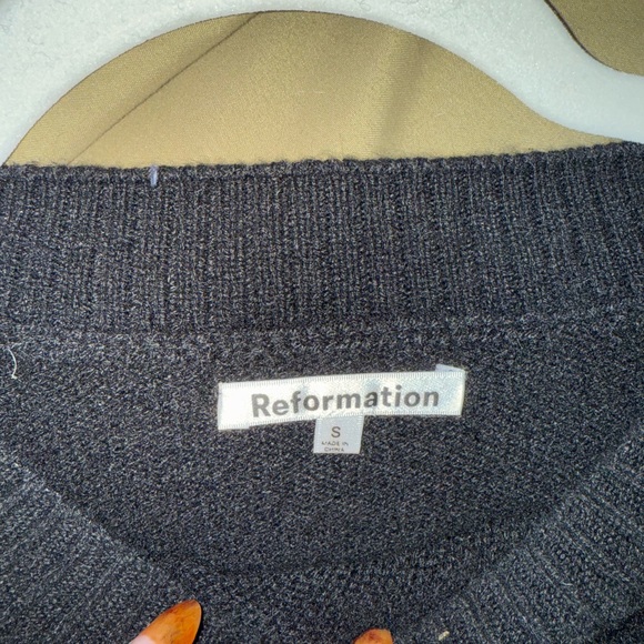 Reformation Paloma Cropped Cashmere Crew - Picture 2 of 4